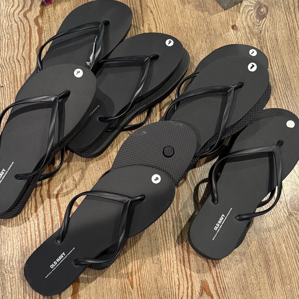 Old Navy Black Flip Flop Sandals